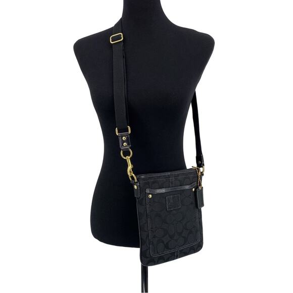 COACH #40897 Signature Slim Swingpack Crossbody Black - Picture 2 of 12